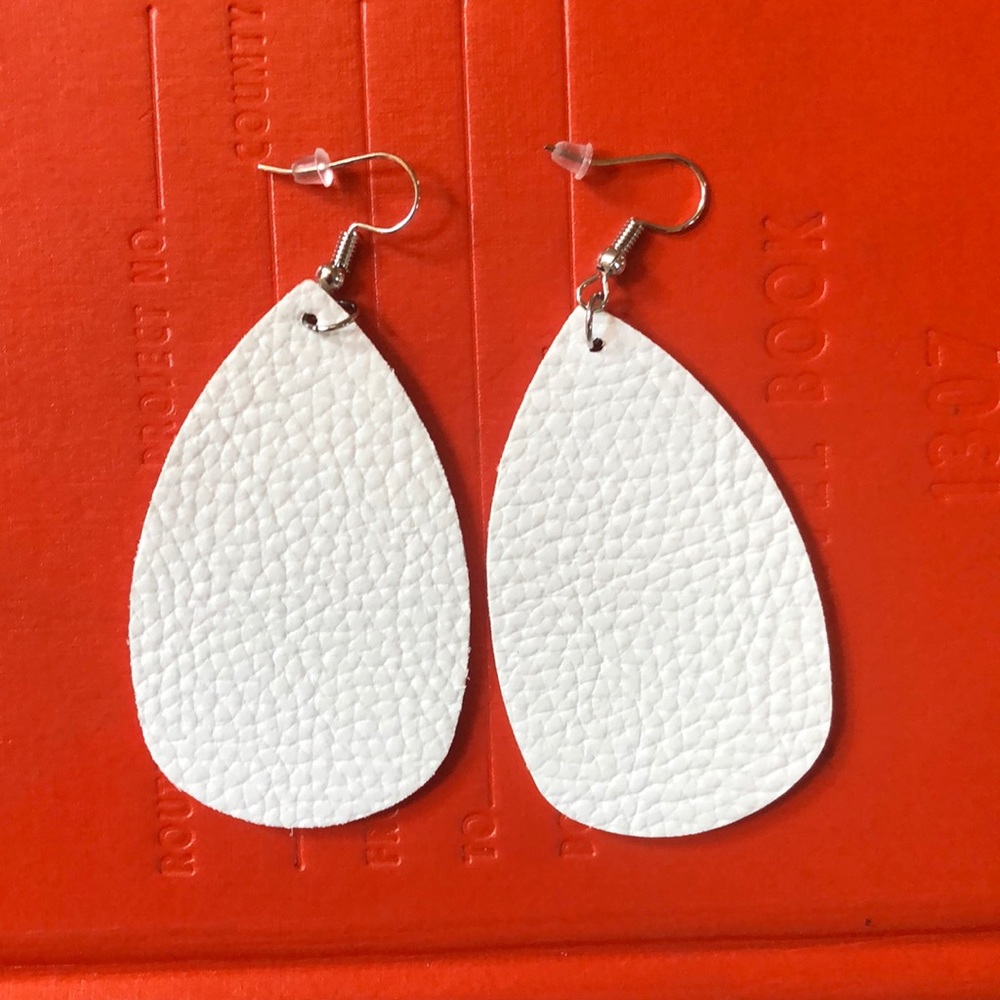 Earrings white and light!! 🧁faux leather